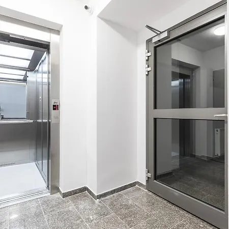 London Apartment *